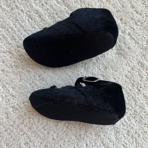 Girl's Black Mary Jane Soft Sole Shoes - Embroidered Leaves/Roses - Size 2 - Picture 3 of 6